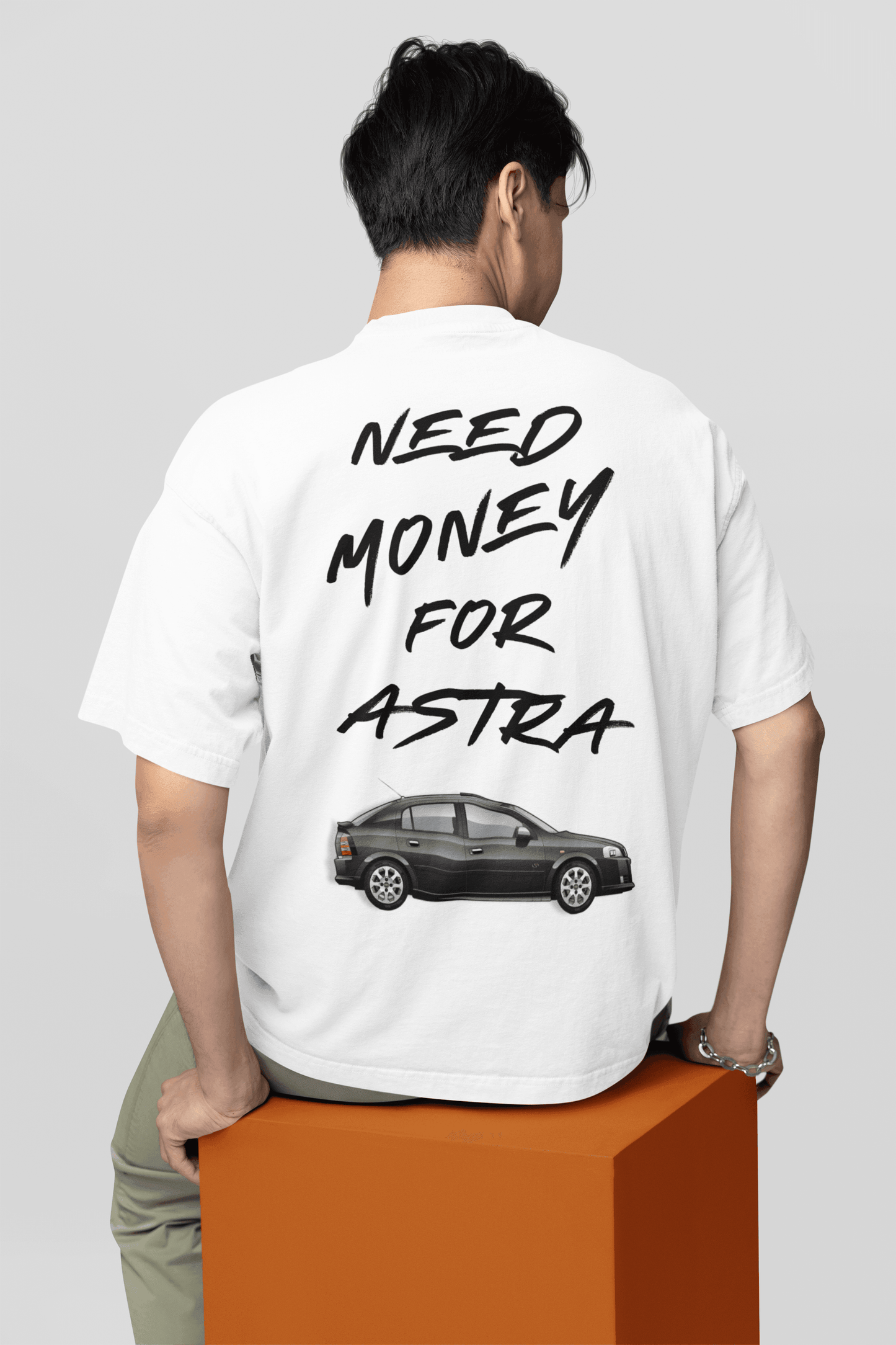 Camiseta Need Money For Astra